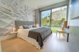 Łóżko lub łóżka w pokoju w obiekcie Holiday in ground floor apartment in Marbella Club Hills, Benahavis