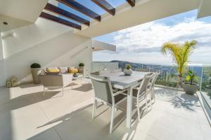 Balkon lub taras w obiekcie Holiday in ground floor apartment in Marbella Club Hills, Benahavis