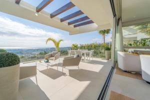 Balkon lub taras w obiekcie Holiday in ground floor apartment in Marbella Club Hills, Benahavis