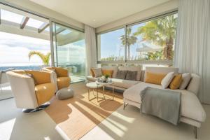 Część wypoczynkowa w obiekcie Holiday in ground floor apartment in Marbella Club Hills, Benahavis