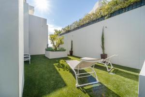 Ogród w obiekcie Holiday in ground floor apartment in Marbella Club Hills, Benahavis