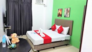 Postel nebo postele na pokoji v ubytování Spiral Suites Hotel