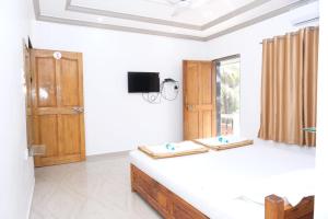 Rúm í herbergi á Hotel Chivla Paradise