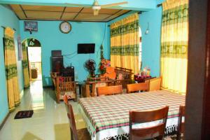 Relax Guest House Dambulla tesisinde bir restoran veya yemek mekanı