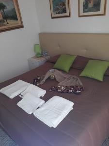 A bed or beds in a room at AFFITTACAMERE Il Cortile