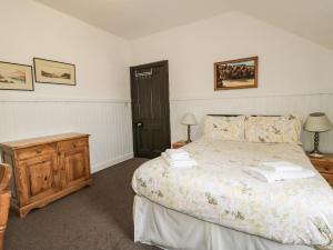En eller flere senge i et værelse på St Duthus House