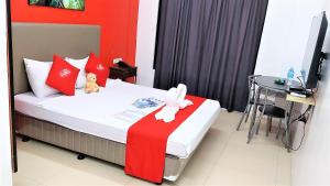 Postel nebo postele na pokoji v ubytování Spiral Suites Hotel