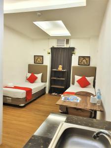 Postel nebo postele na pokoji v ubytování Spiral Suites Hotel
