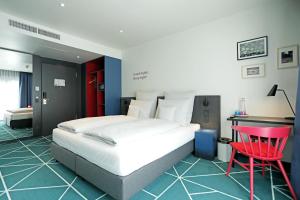 Tempat tidur dalam kamar di sander Hotel