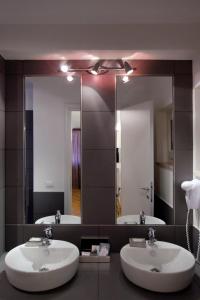 a bathroom with two sinks and a large mirror at Town House Fontana Di Trevi in Rome