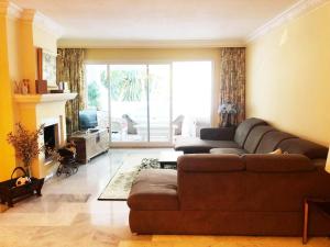 Posezení v ubytování Beautiful, Bright and Spacious Duplex in Marbella