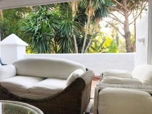 Posezení v ubytování Beautiful, Bright and Spacious Duplex in Marbella