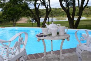 בריכת השחייה שנמצאת ב-Casa con Vistas או באזור