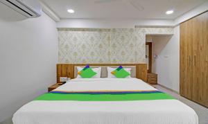Uma cama ou camas num quarto em Treebo Chandraprasth Residency