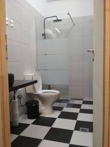 Koupelna v ubytování RethNet Spacious Studio + 8 fotografií
