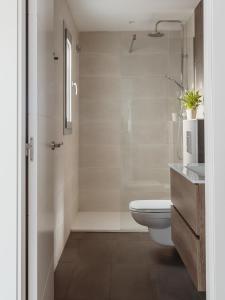 A bathroom at Apartamentos Espai Progres by Be Barcelona