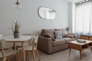 A seating area at Apartamentos Espai Progres by Be Barcelona