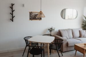 A seating area at Apartamentos Espai Progres by Be Barcelona