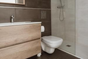 A bathroom at Apartamentos Espai Progres by Be Barcelona