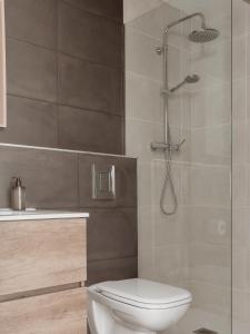 A bathroom at Apartamentos Espai Progres by Be Barcelona
