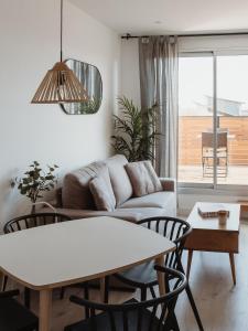 A seating area at Apartamentos Espai Progres by Be Barcelona