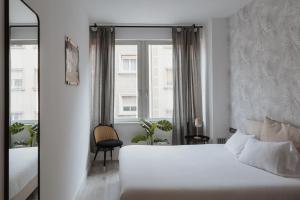 A bed or beds in a room at Apartamentos Espai Progres by Be Barcelona