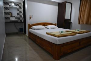 Rúm í herbergi á Hotel Chivla Paradise