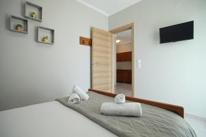 a bedroom with a bed with towels on it at Panorama Siviris in Siviri