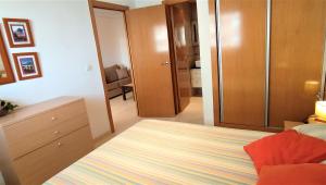 A bed or beds in a room at ACV- Cala Blanca II-1ª Linea Planta 4 Norte 2