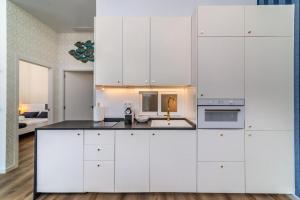 Modern and luxury 2 bedroom apartment on Island in the marina ...