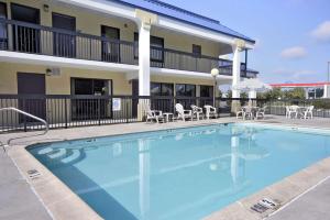 a swimming pool in front of a hotel at Super 8 by Wyndham Ruther Glen Kings Dominion Area in Ruther Glen