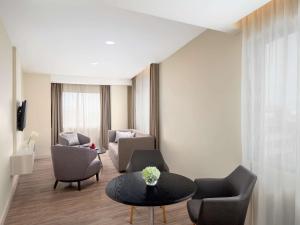 Posezení v ubytování AIHO Hotel Medan