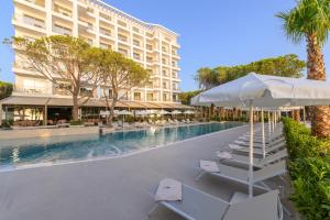 Bazén v ubytování Fllad Resort & SPA Durres nebo v jeho okolí