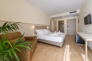 Postel nebo postele na pokoji v ubytování Fllad Resort & SPA Durres