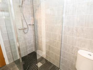 ソルトバーン・バイ・ザ・シーにあるDaffodil Lodgeのバスルーム(シャワー、トイレ付) +15枚の写真