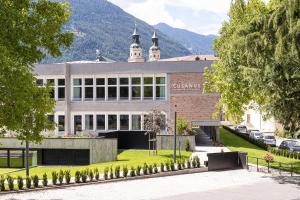 a large building with a lot of windows at Cusanus Akademie - Accademia Cusanus in Bressanone