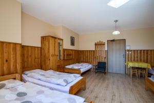 Posteľ alebo postele v izbe v ubytovaní Schronisko PTTK Trzy Korony
