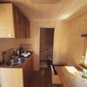 a kitchen with a sink in a wooden cabin at Zinipi Retreat Gelenau "Eule" in Gelenau