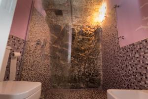a bathroom with a shower with a toilet and a sink at Rifugio dei Pescatori in Riomaggiore
