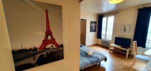Μια τηλεόραση ή/και κέντρο ψυχαγωγίας στο Welcome to Paris