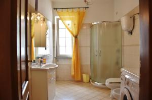 a bathroom with a shower and a sink and a toilet at Appartamento Girasole in Santa Domenica