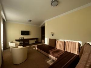 Ruang duduk di Nereus Park Hotel