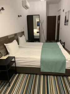 A bed or beds in a room at ARTE Hotel rooms & apartments