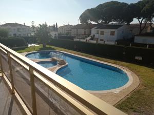 Bazén v ubytovaní Cambrils Los Naranjos alebo v jeho blízkosti