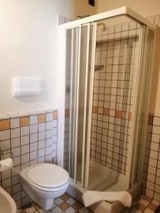 Koupelna v ubytování Cascina Belvedì