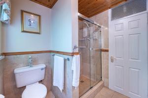 Koupelna v ubytování Hillhead House, 4* Rated NITB - Stunning Sea Views + 44 fotografií