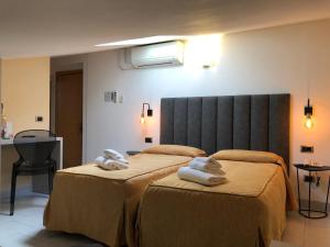 Postel nebo postele na pokoji v ubytování Hotel Tirrenia + 37 fotografií