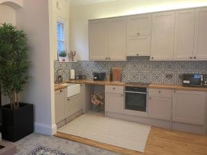 Η κουζίνα ή μικρή κουζίνα στο Luxury Apartment Opposite The Shambles +18 φωτογραφίες
