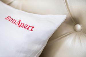 Postel nebo postele na pokoji v ubytování BonApart Hotel by UHM