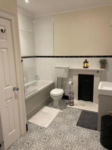 Ванна кімната в Luxury Apartment Opposite The Shambles